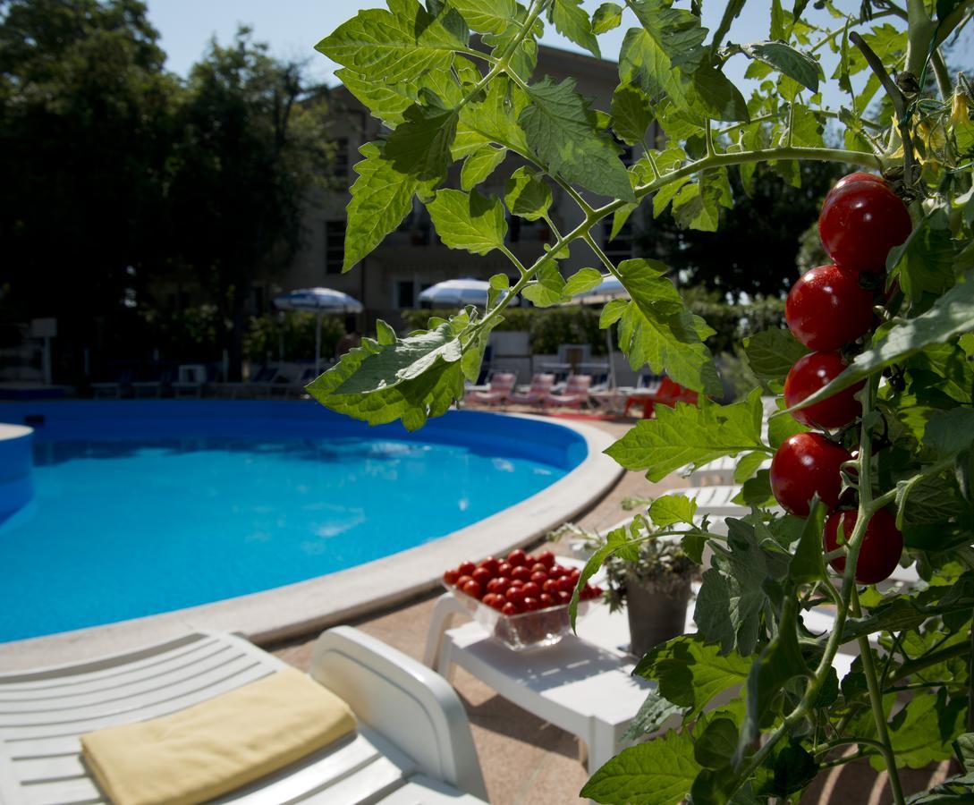 Hotel Trafalgar Rimini Exterior photo